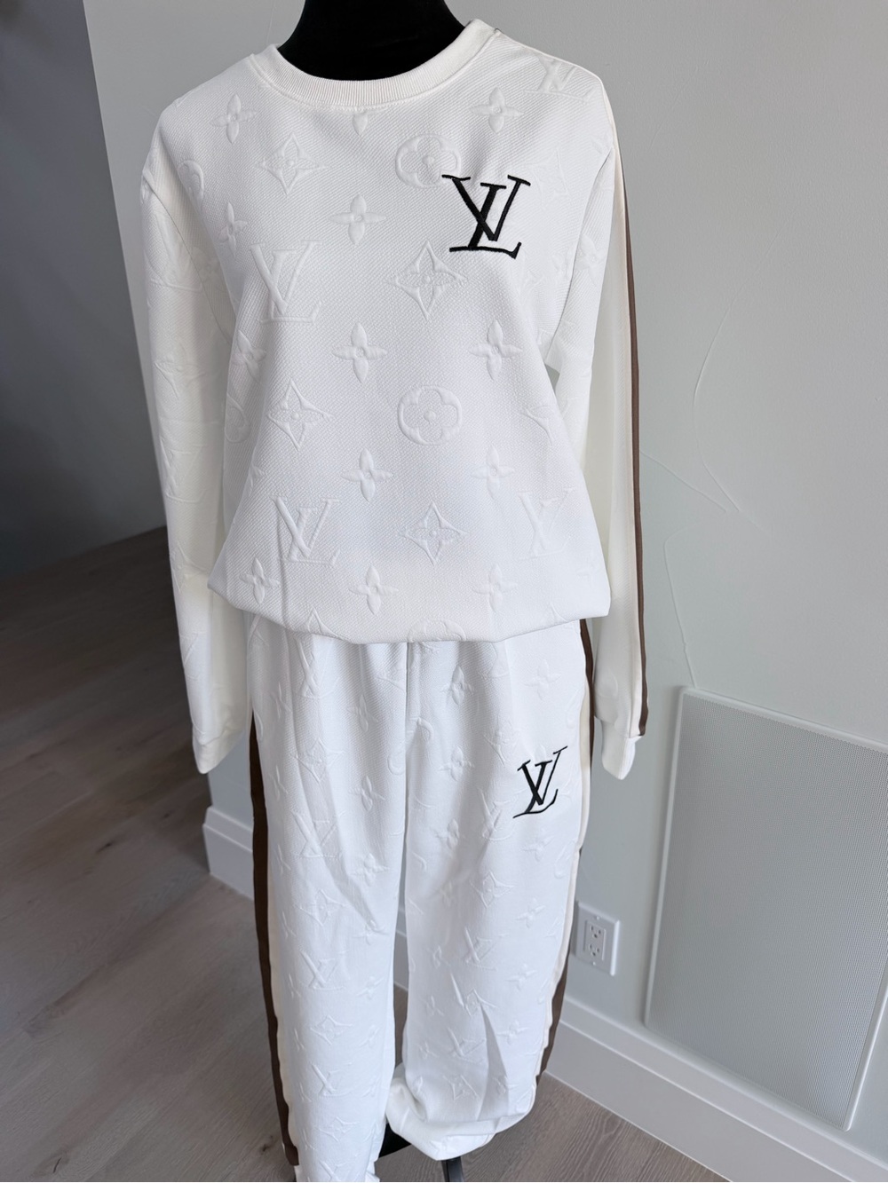 LV Women's White Logo Embossed Sweatshirt & Track Pants Set size M - Picture 3 of 10